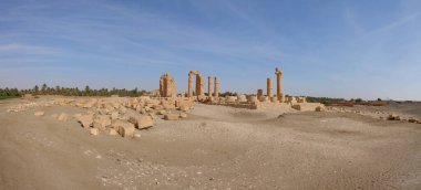 Soleb - Sudan 'daki tanrı Amun Re' ye adanmış firavun Amenhotep III tarafından kurulan bir tapınağın kalıntıları.