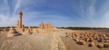 Soleb - Sudan 'daki tanrı Amun Re' ye adanmış firavun Amenhotep III tarafından kurulan bir tapınağın kalıntıları.