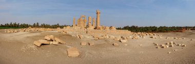 Soleb - Sudan 'daki tanrı Amun Re' ye adanmış firavun Amenhotep III tarafından kurulan bir tapınağın kalıntıları.