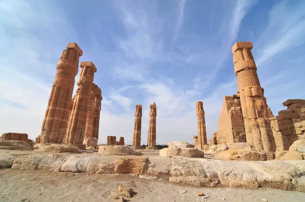 Soleb - Sudan 'daki tanrı Amun Re' ye adanmış firavun Amenhotep III tarafından kurulan bir tapınağın kalıntıları.