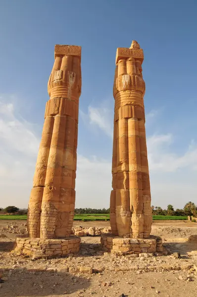 Soleb - Sudan 'daki tanrı Amun Re' ye adanmış firavun Amenhotep III tarafından kurulan bir tapınağın kalıntıları.