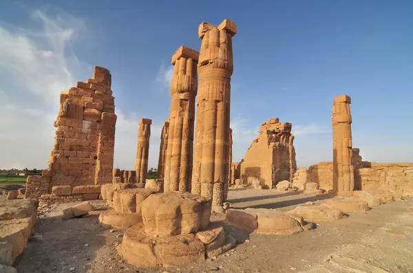 Soleb - Sudan 'daki tanrı Amun Re' ye adanmış firavun Amenhotep III tarafından kurulan bir tapınağın kalıntıları.