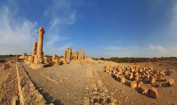 Soleb - Sudan 'daki tanrı Amun Re' ye adanmış firavun Amenhotep III tarafından kurulan bir tapınağın kalıntıları.