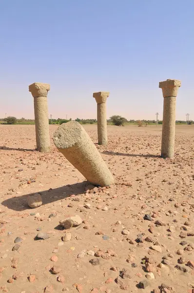 Sudan, Sai adasındaki harabe kilisenin granit sütunları.