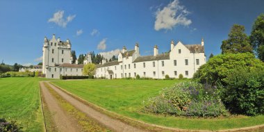 Blair Castle, Perthshire, İskoçya 'daki Blair Atholl köyünün yakınında.                               