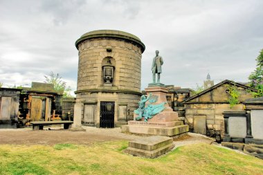   Eski Calton Mezarlığı - Edinburgh 'da David Hume Anıt Mezarlığı, İskoçya                             