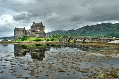    İskoçya 'daki Eilean Donan Kalesi                            