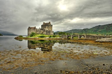    İskoçya 'daki Eilean Donan Kalesi                            