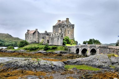    İskoçya 'daki Eilean Donan Kalesi                            