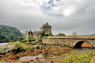    İskoçya 'daki Eilean Donan Kalesi                            