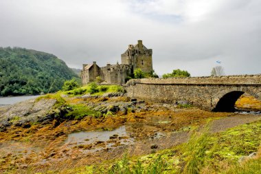    İskoçya 'daki Eilean Donan Kalesi                            