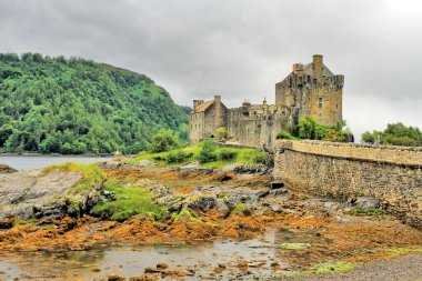    İskoçya 'daki Eilean Donan Kalesi                            
