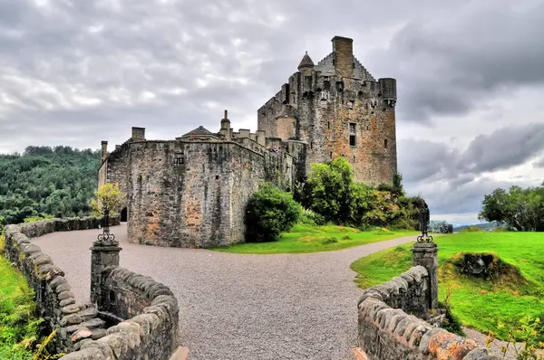    İskoçya 'daki Eilean Donan Kalesi                            