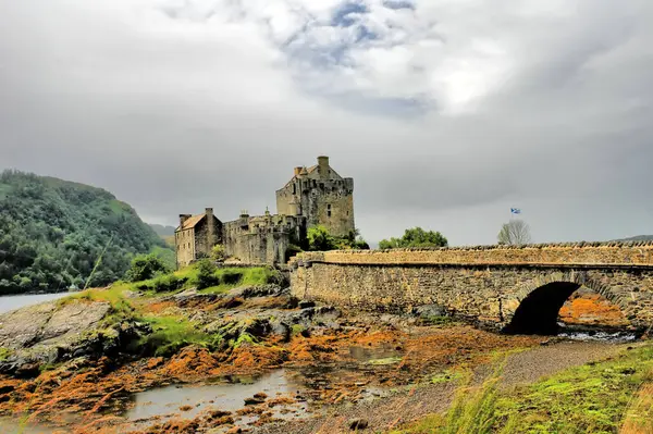    İskoçya 'daki Eilean Donan Kalesi                            