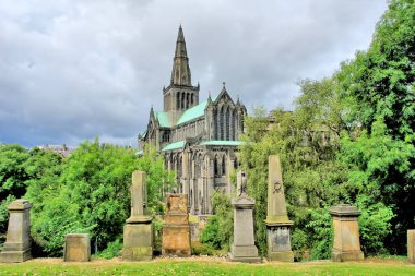    Glasgow 'daki Aziz Mungo Katedrali' nin Glasgow Katedrali İskoçya 'daki nekropolis tepesinden görüldü.                            