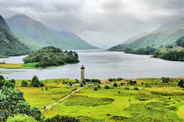 Glenfinnan - İskoçya 'nın Highlands bölgesi Glenfinnan Monumen ile Shiel Gölü' nün başında. 