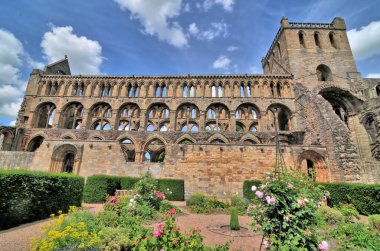 Jedburgh Abbey, İskoçya 'nın Jedburgh şehrinde bulunan harabe bir Augustinian manastırı.
