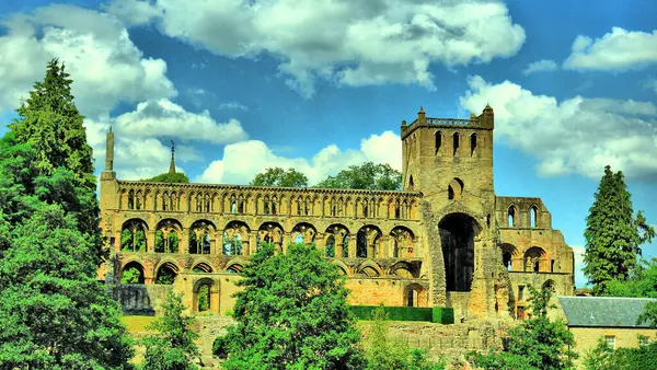 Jedburgh Abbey, İskoçya 'nın Jedburgh şehrinde bulunan harabe bir Augustinian manastırı.