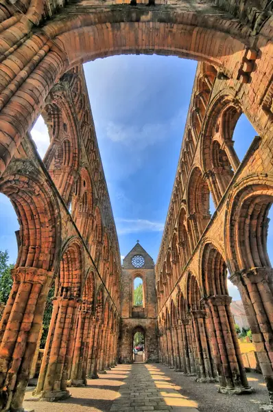 Jedburgh Abbey, İskoçya 'nın Jedburgh şehrinde bulunan harabe bir Augustinian manastırı.