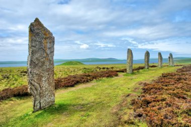  Brodgar Halkası, İskoçya 'nın Orkney şehrinde bulunan Neolitik Henge ve Taş Çemberi.                              