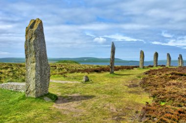  Brodgar Halkası, İskoçya 'nın Orkney şehrinde bulunan Neolitik Henge ve Taş Çemberi.                              