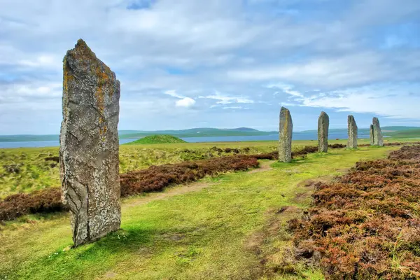  Brodgar Halkası, İskoçya 'nın Orkney şehrinde bulunan Neolitik Henge ve Taş Çemberi.                              