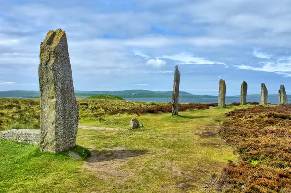  Brodgar Halkası, İskoçya 'nın Orkney şehrinde bulunan Neolitik Henge ve Taş Çemberi.                              