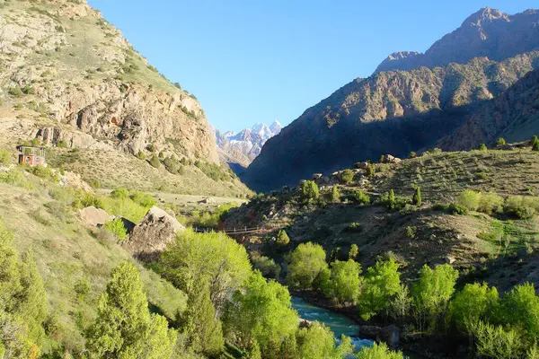 Tacikistan 'daki Sary Tag Vadisi