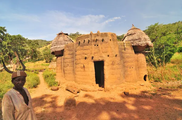 Togo 'daki Tammari halkının geleneksel evlerini çamur tuğlası aldı.                               