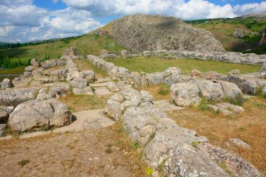 Hattusas 'ın antik Hitit başkentindeki savunma duvarları
