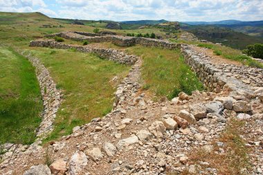 Hattusas 'ın antik Hitit başkentindeki savunma duvarları