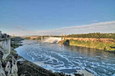 Niagara - Niagara Nehri üzerinde bir şelale, Kanada sınırında, Ontario Eyaleti ve ABD, New York Eyaleti.