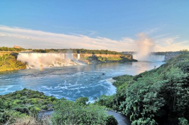 Niagara - Niagara Nehri üzerinde bir şelale, Kanada sınırında, Ontario Eyaleti ve ABD, New York Eyaleti.