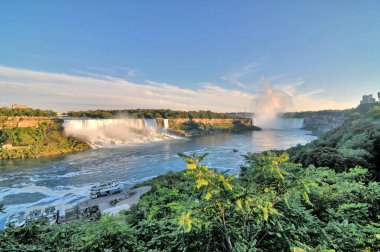 Niagara - Niagara Nehri üzerinde bir şelale, Kanada sınırında, Ontario Eyaleti ve ABD, New York Eyaleti.