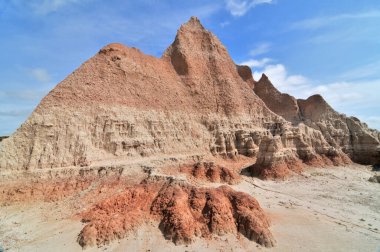 Badlands Ulusal Parkı - Güney Dakota 'nın güneybatısındaki Amerikan Ulusal Parkı. 