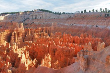 Bryce Canyon Ulusal Parkı, Utah 'ın güneybatısında yer almaktadır.