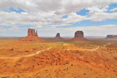 ABD 'nin ArizonaUtah sınırındaki Anıt Vadisi.