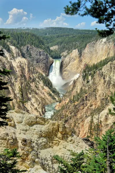 Yellowstone Ulusal Parkı 'ndaki Yellowstone Şelaleleri, Wyoming, ABD