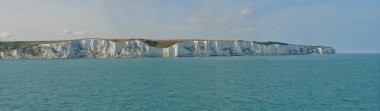     Dover 'in Beyaz Kayalıkları İngiliz kıyı şeridi Dover ve Fransa Boğazı' na bakıyor.                           