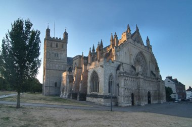 Exeter Katedrali, Exeter 'deki Aziz Peter Katedrali olarak da bilinir.