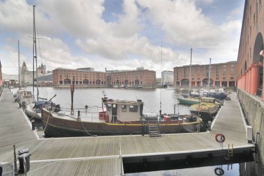 Liverpool, İngiltere 'deki Albert Limanı rıhtım binaları ve depoları..