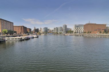 Liverpool, İngiltere 'deki Albert Limanı rıhtım binaları ve depoları..