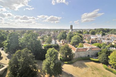     Warwick Şatosu, Avon nehrinin kenarında yer almaktadır.                           