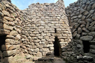 Nuraghe Arrubiu - Sardunya 'nın en büyük bakıcılarından biri..                               