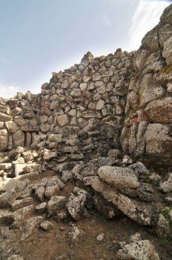 Nuraghe Arrubiu - Sardunya 'nın en büyük bakıcılarından biri..                               