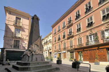 İtalya 'nın eski Cagliari kasabasındaki ortaçağ sokakları                                