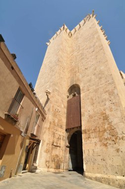Torre dell 'Elefante ya da Fil Kulesi - İtalya' nın güneyinde, Cagliari 'de bir ortaçağ kulesi..