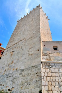 Torre dell 'Elefante ya da Fil Kulesi - İtalya' nın güneyinde, Cagliari 'de bir ortaçağ kulesi..