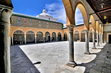 Sidi Sahib 'in Zawiya' sı aynı zamanda Abu al-Balawi 'nin Zawiya' sı ya da Kairouan, Tunus 'taki Berber Camii olarak da bilinir.