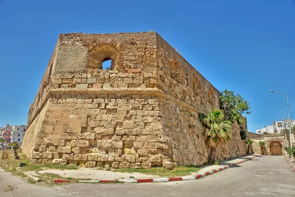 Tunus 'taki eski Tunus şehrinin savunma duvarları